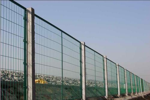 铁路护栏网--安平县才通金属丝网制品有限公司